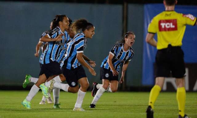 Gr&ecirc;mio bate Inter na abertura da 13&ordf; rodada do Brasileiro Feminino