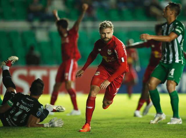 Bragantino goleia time boliviano e lidera rodada de grupos da Sul-Americana