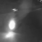 Motociclista empinando moto atropela 4 pessoas, entre elas duas crianças