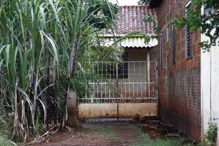 Fachada da casa onde Ivo foi encontrado morto pelos vizinhos. (Foto: Alex Machado)