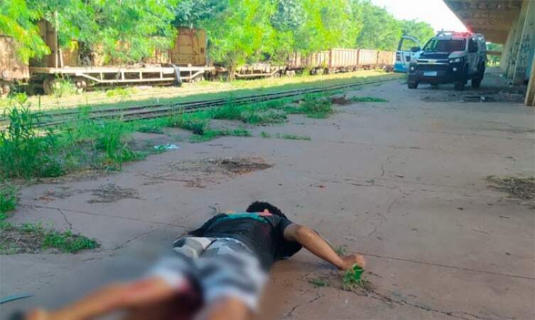 Suspeito de matar homem a facadas na estação ferroviária é preso  