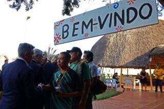 Embaixadores visitaram aldeia no último comprimisso no Estado (Foto:  Álvaro Rezende)