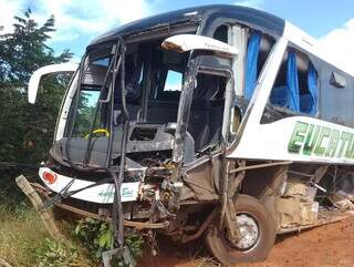 Morre motorista de caminh&atilde;o envolvido em acidente com &ocirc;nibus na BR-267