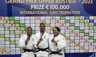 Os três brasileiros que foram medalhistas no judô neste sábado. (Foto: Divulgação)