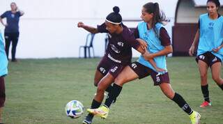 Jogadoras da Ferroviária durante treinamento antes do jogo que terminou em vitória. (Foto: Divulgação)