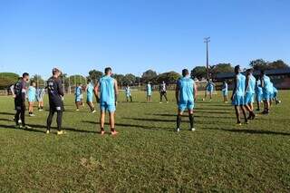 Elenco do Operário durante preparação para o confronto (Foto: Divulgação/OFC)