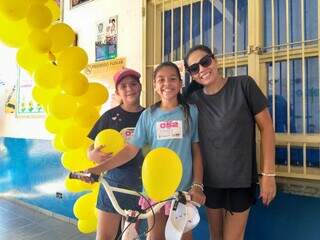 Maria, Nicolly e Cristiane participaram do 1º Pedal Nagen na manhã deste sábado (Foto: Mylena Fraiha)