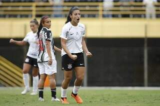 Duda Sampaio foi a autora do gol da vitória diante do Atlético Mineiro (Foto: Rodrigo Gazzanel)