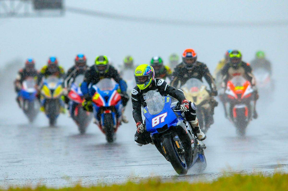 Mesmo sob chuva, Ton Kawakami vence prova de motovelocidade em Campo Grande