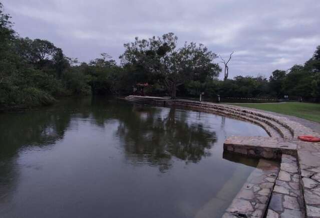 Balne&aacute;rio &eacute; fechado pela terceira vez neste ano por conta de chuvas intensas