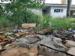 Imóvel que era alugado pela prefeitura está abandonado no Jardim dos Estados. (Foto: Idaicy Solano)