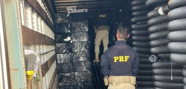 PRF encontra 380 mil ma&ccedil;os de cigarros contrabandeados em caminh&otilde;es