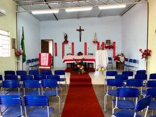 Interior da igreja localizada no Bairro Vida Nova III. (Foto: Jéssica Fernandes)