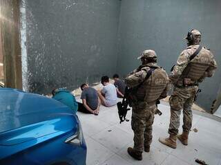 Integrantes do grupo criminoso presos durante a operação desta terça-feira. (Foto: Divulgação/PF)