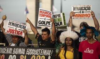 Indígenas protestam contra marco temporal. (Foto: Joelson Alves/Agência Brasil)