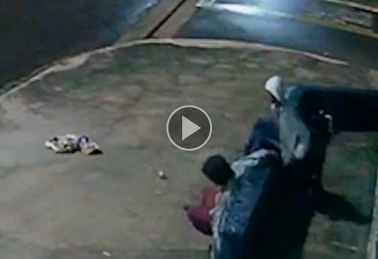 Morador de rua agredia namorada quando foi baleado; veja o vídeo 