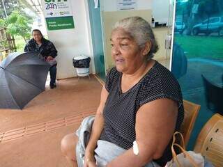 Paciente da UPA, Maria relata que escorregou na entrada da unidade de saúde. (Foto: Idaicy Solano)
