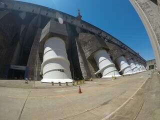 Estruturas da usina hidrelétrica de Itaipu Binacional. (Foto: Divulgação)