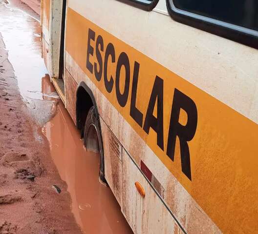 M&atilde;e de alunos reclama de transporte escolar prec&aacute;rio em &aacute;rea rural 