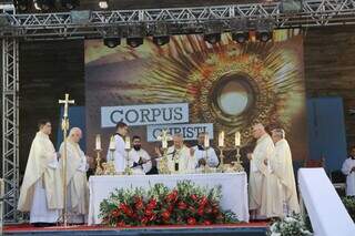 Missa de Corpus Christi é acompanhada por centenas de fiéis. (Foto: arquivo/Paulo Francis)