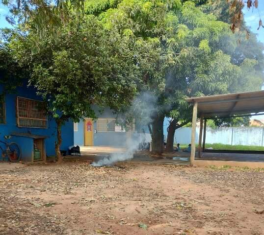 Emei passa por vistoria ap&oacute;s reclama&ccedil;&atilde;o de lixo queimado e banheiros sujos