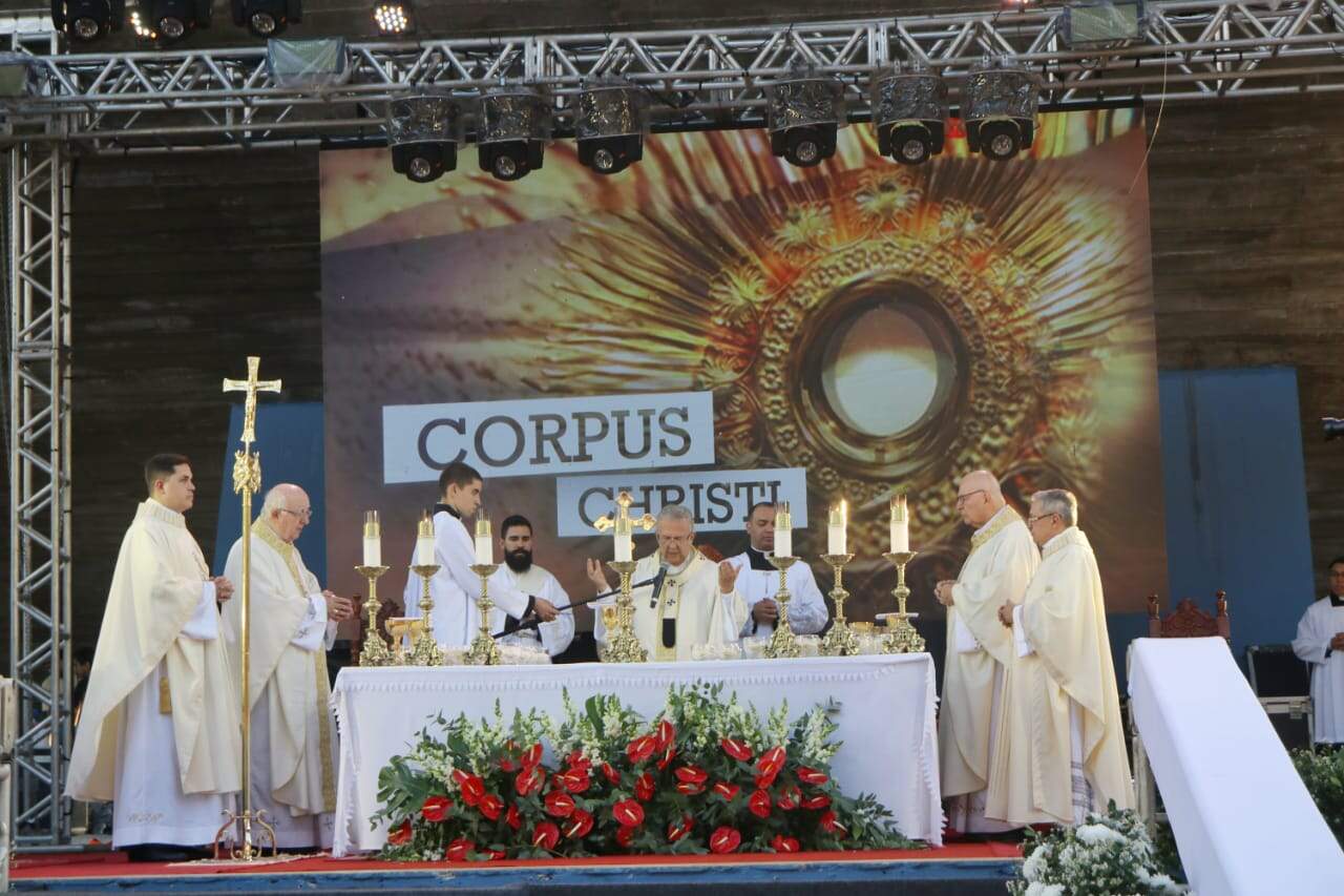Além de tradicional tapete, Corpus Christi terá show ao final do dia