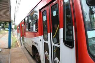 Ônibus ficam cheios em diversos horários. (Foto: Alex Machado)