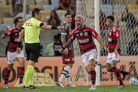 Flamengo bate Fluminense e garante classificação na Copa do Brasil