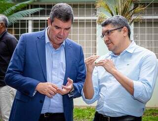 Governador, Eduardo Riedel, e o diretor-presidente da Fundect, Márcio Pereira, em lançamento de investimentos (Foto: Leandro Benites/Fundect)
