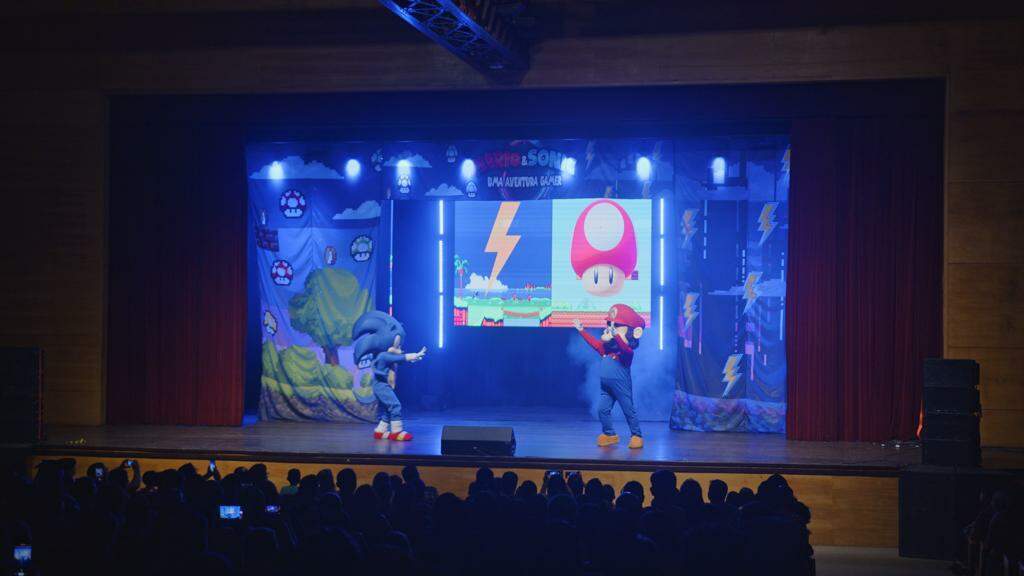 Mario e Sonic se encontram em palco do Teatro Glauce Rocha 