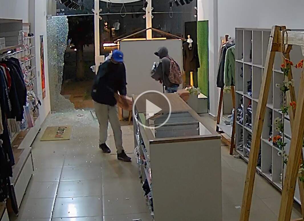 Ladrões quebram vidraça de loja infantil e são presos com roupas roubadas