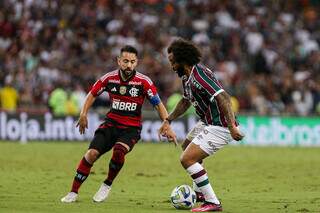 Everton Ribeiro e Marcelo no primeiro duelo da decisão (Foto: Divulgação)