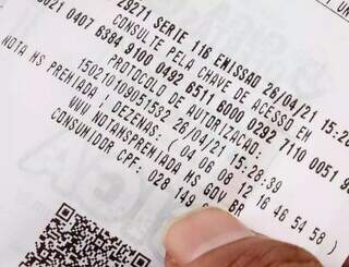 Nota fiscal com o CPF cadastrado; número é usado em sorteios realizados pelo governo do Estado. (Foto: Kísie Ainoã/Arquivo)