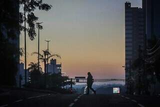 Céu aberto nesta manhã em Campo Grande (Foto: Henrique Kawaminami)