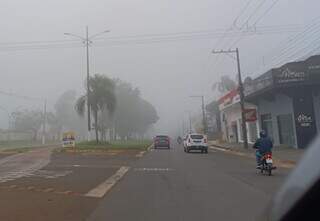 Forte neblina nesta manhã em Ponta Porã (Foto: Direto das Ruas)