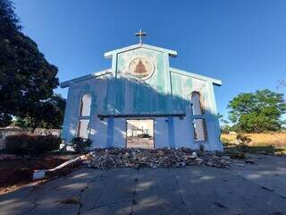Paróquia Nossa Senhora Aparecida das Moreninhas sendo demolida (Foto: Aletheya Alves)