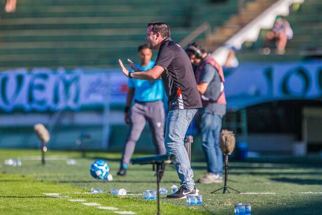 CRB vence Guarani, mas continua na zona de rebaixamento da S&eacute;rie B