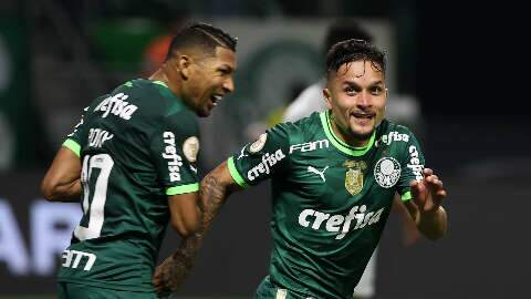 Palmeiras vence Coritiba e fica a dois pontos da liderança no Brasileirão