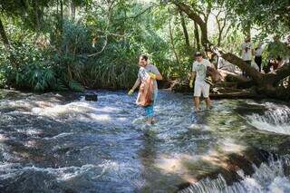 Cachoeira do Ceuzinho passou por faxina na manhã deste domingo. (Foto: Henrique Kawaminami)