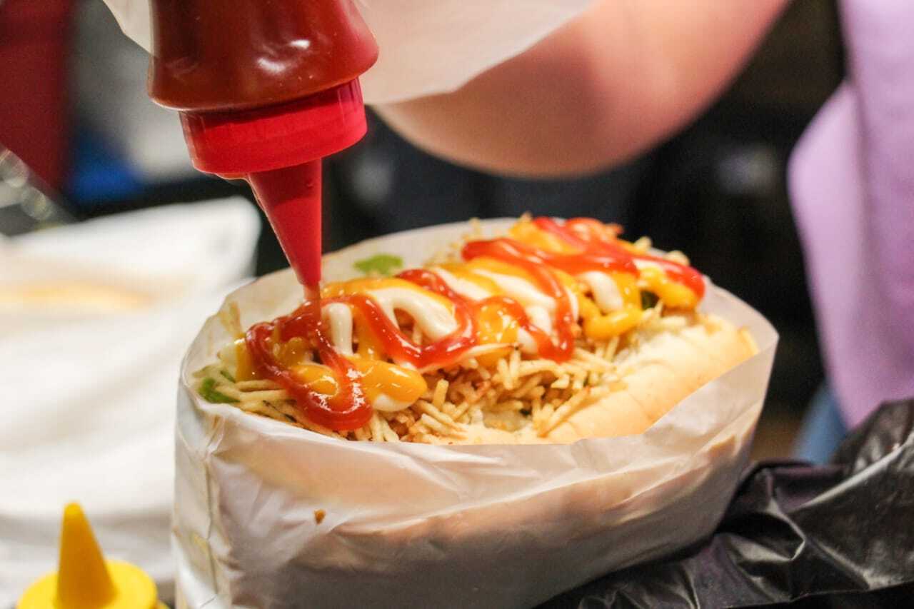 Dia do Cachorro-Quente: quanto custa o hot dog em universidades do