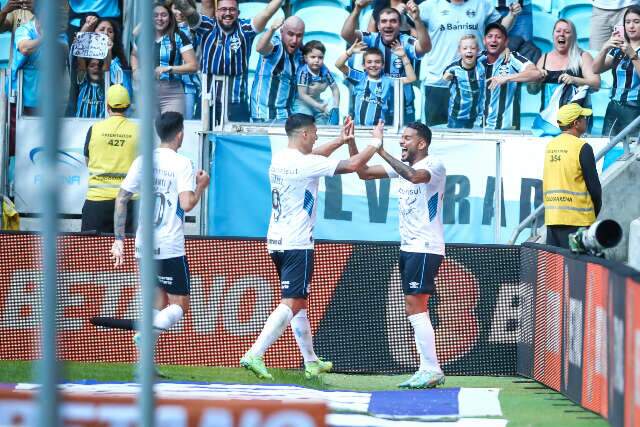 De virada, Gr&ecirc;mio vence S&atilde;o Paulo e estaciona no G4 do Brasileir&atilde;o