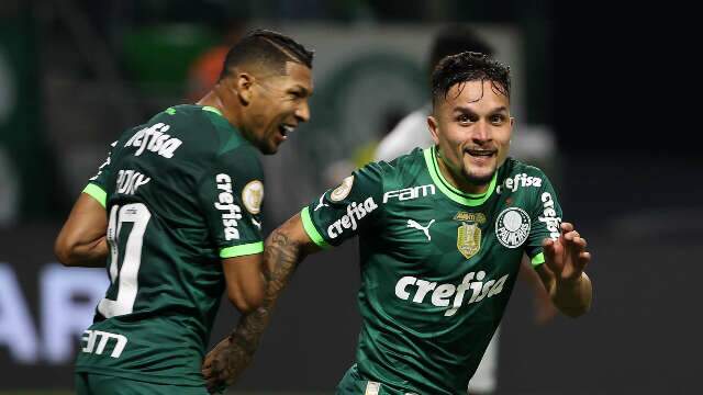 Palmeiras vence Coritiba e fica a dois pontos da lideran&ccedil;a no Brasileir&atilde;o