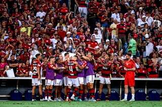 Jogadores do Flamengo comemoram gol no Brasileirão (Foto: Divulgação)