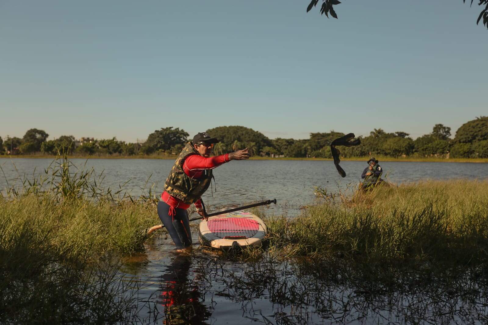 Grupo de canoagem organiza dia de limpeza da Lagoa Itatiaia