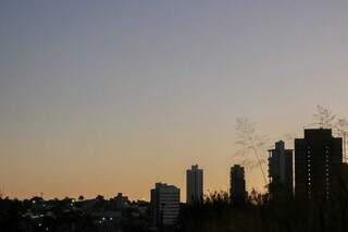 Previs&atilde;o &eacute; de tempo est&aacute;vel, baixa umidade do ar e m&aacute;xima de 32&ordm;C em MS