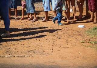Pagando at&eacute; R$ 400 por local invadido, h&aacute; 20 anos fam&iacute;lias resistem ao despejo 