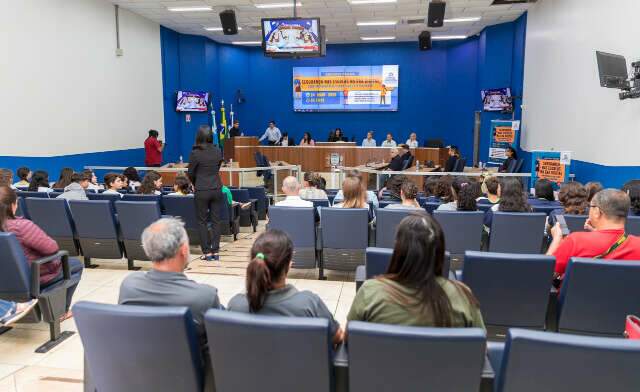 C&acirc;mara vota corte de vagas de vereadores para morador se livrar da taxa do lixo