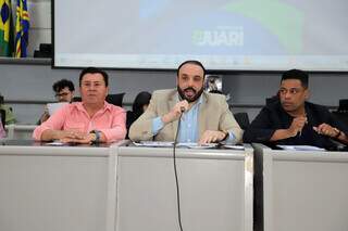 Vereadores Valdir Gomes (PSD), Juari Lopes, o &#34;Prof. Juari&#34; (PSDB) e Riverton Francisco de Souza (PSD). (Foto: Divulgação/CMCG)