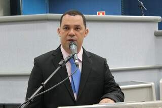 Sebastião Júnior Henrique Duarte assinou afastamento do cargo ontem. (Foto/Câmara Municipal dos Vereadores)