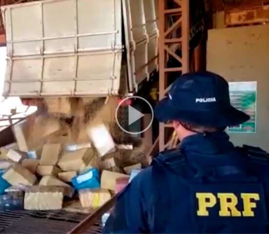 Motorista &eacute; preso com 6 toneladas de drogas ao chamar a aten&ccedil;&atilde;o com manobras